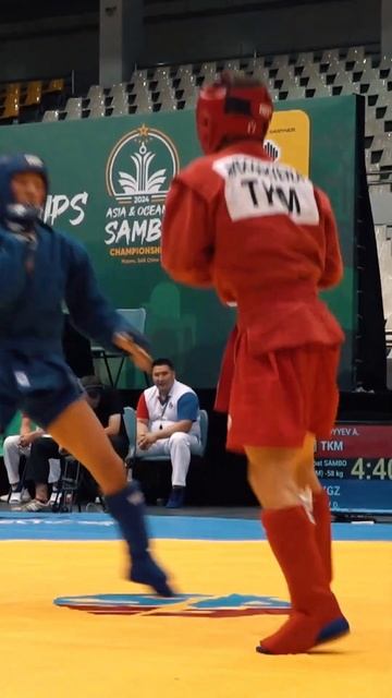Daniel ASEKOV (KGZ) outmaneuvered Alyhan AYDOGDYYEV (TKM) with a flawless throw. Combat #SAMBO