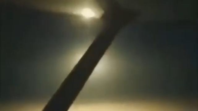 Ночное НЛО возле самолёта