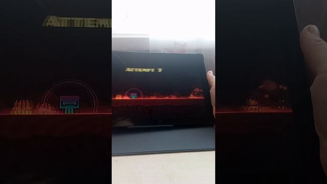 играю в Geometry Dash