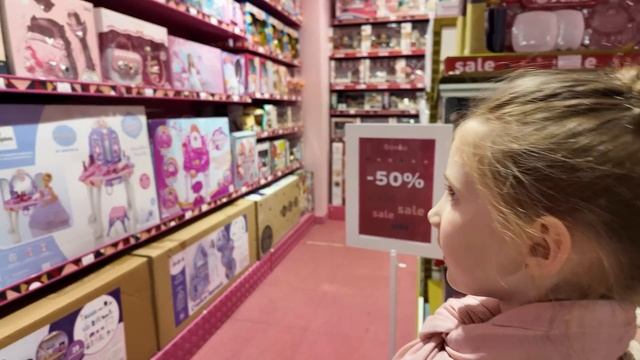 Florine Explores a Russian Toy Store. Tour from American Family in Moscow.