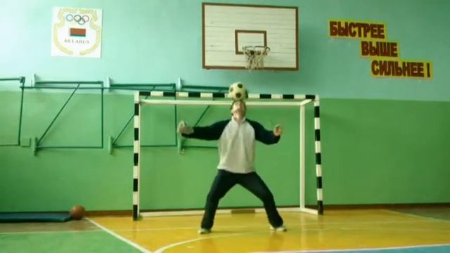 ФРИСТАЙЛ С ФУТБОЛЬНЫМ МЯЧОМ