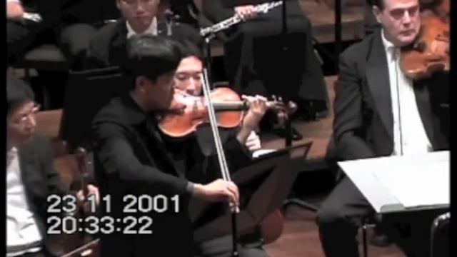 Alban Berg Violin Concerto. Singapore Symphony Orchestra. Chan Yoong Han, violin.