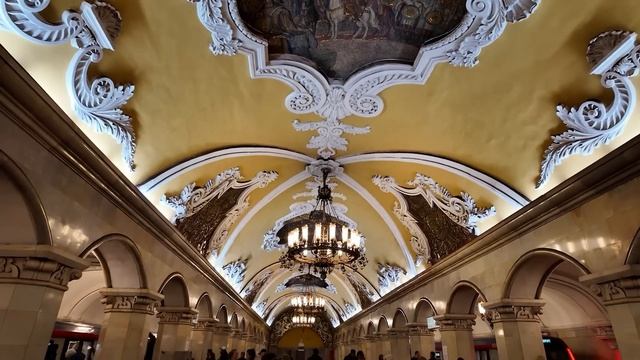 Little American Girl shows Gorgeous Moscow Metro Stations & Papa sings a Song.