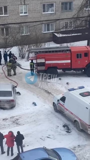 Возгорание в доме на Лихачева, 2а   Экстренные службы на месте