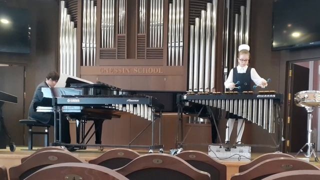 К.Дебюсси. Лунный свет. П.И.Чайковский. Русский танец. София Зенова..mp4