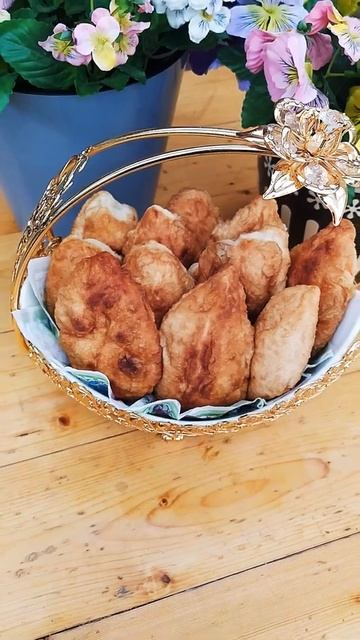 пирожки с капустой/картошкой обжаренные в масле,тесто дрожжевое