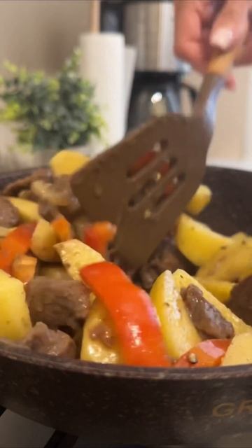 Тушеная картошка с мясом🤤 Полный рецепт в Instagram anyuta_vladi8
