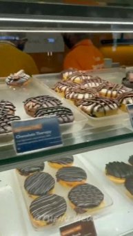 Mad over donuts 🤩😍 #vrmallchennai | Thenu Views|Tamil Food Review