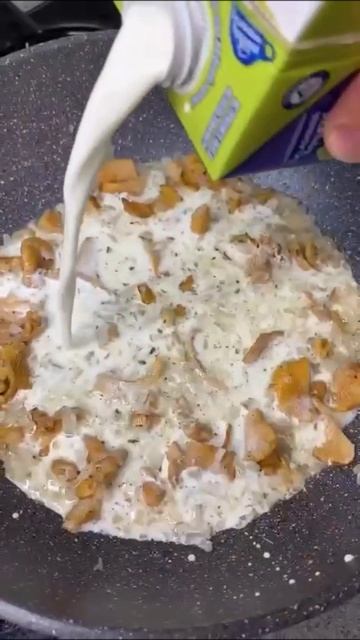Сливочная паста с говяжьей вырезкой и лисичками🍜