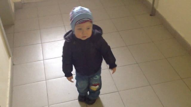 Сынок ждёт лифта