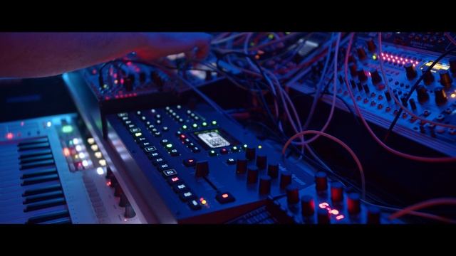 State Azure Errant Signals - Ambient Performance (Octatrack mkII, Bitbox)