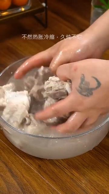 Тушеные свиные ребрышки Stewed pork ribs  Iga babi direbus dengan jagung