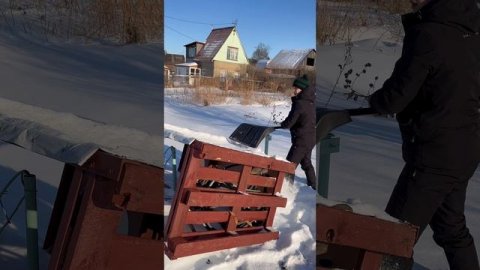 Из за сильного ветра упала кабина на бок.