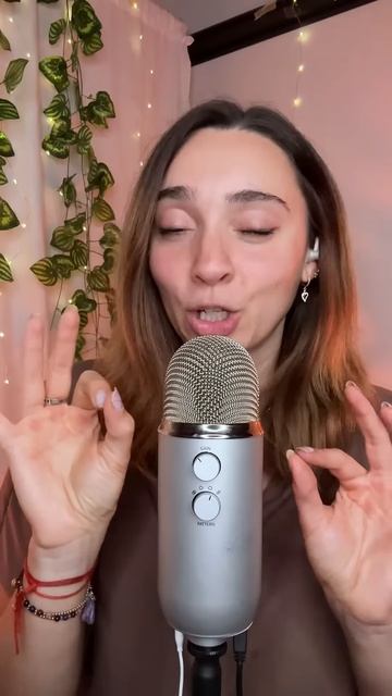 АСМР до мурашек: звуки рта под дождь - шепот на итальянском, включи asmr
