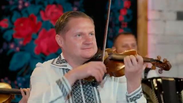 Музика популарэ молдовеняскэ  🎼🎻🪗🎷🔥 "Сырба пе пичорь"