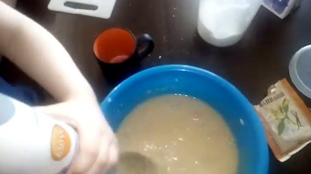 Готовим с Настей банановый пирог. Настена жжет