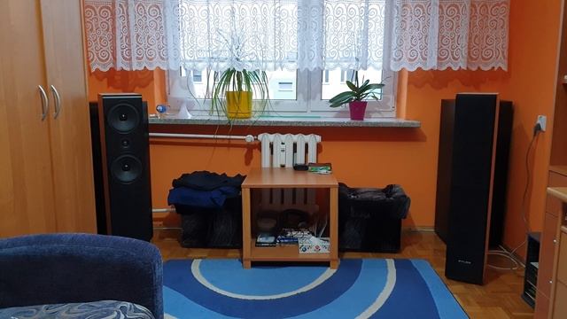 Pylon Opal 23 & Denon PMA-720AE: Colour to the moon