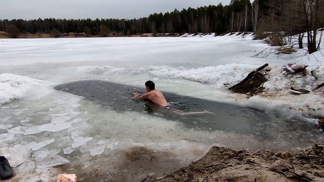 Апрельский заплыв в проруби