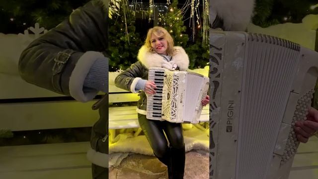 Одна снежинка — ещё не снег, ещё не снег...