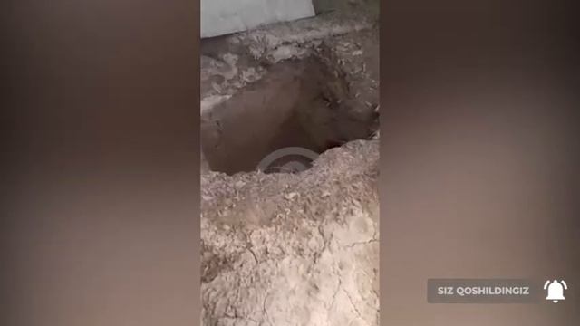 Яшнобод тумани Насаф кўчаси 24б-уй ҳовлиси ёнидан анча аввал ёрилган қувурдан ичимлик суви оқмоқда
