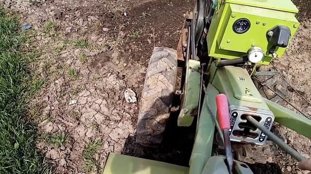 Весенняя фрезеровка огорода тяжёлым китайским мотоблоком 8 лс.водянка