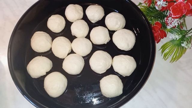 Просто и вкусно.Чесночные пампушки с сыром.Будочки как пух.Сьедаются мгновенно. 😋