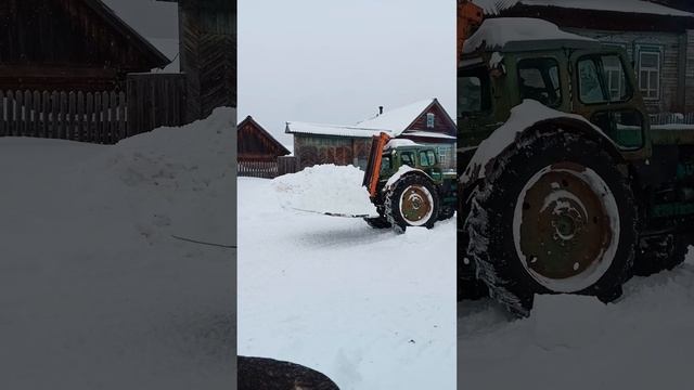 Т-40 с карой в деле Уборка двора от снега Циклон Ваня