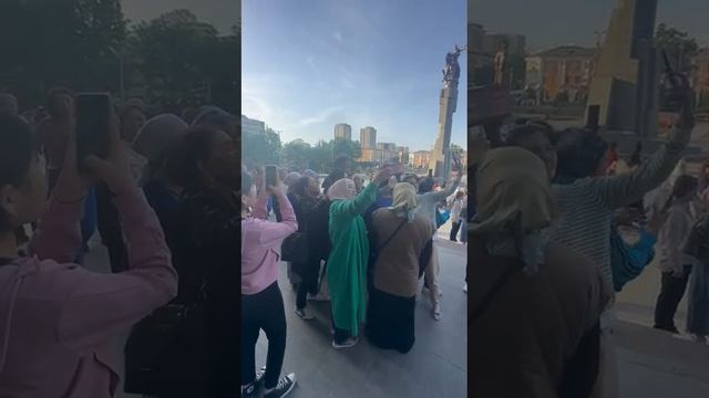 Бишкек,эл менен жолугушуу.