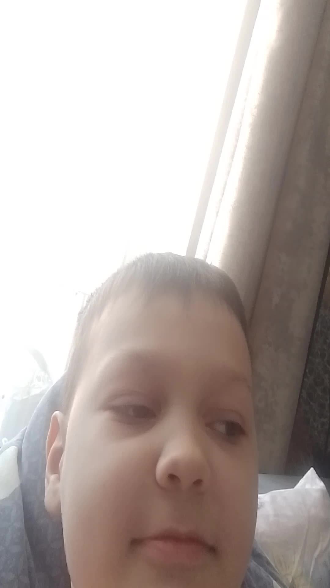 помогаю другу с уроками