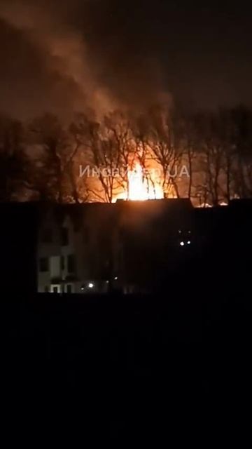 ПВО УГИЛ отработало по поселку возле Гатное-Крюковщина. 
А Герани ударили по цеху БПЛА, неподалеку.