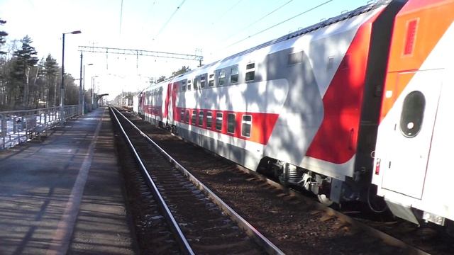 Электровоз ЭП20-042 (ТЧЭ-6) со скорым поездом №063Й/064Й Самара - Санкт-Петербург.