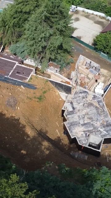 Вилла в 6 этажей с водопадами и бассейном площадью 700м2 в Сочи (Адлер)