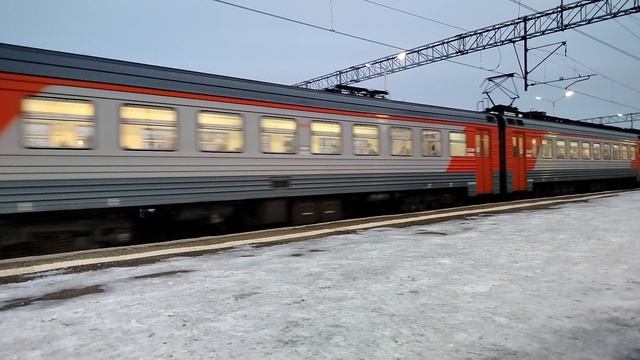 Четыре поезда Электровоз ВЛ10У-737, Синара 2ЭС6-732, ЭП2К-240 и Электропоезд Ижорский Завод ЭТ2М-091