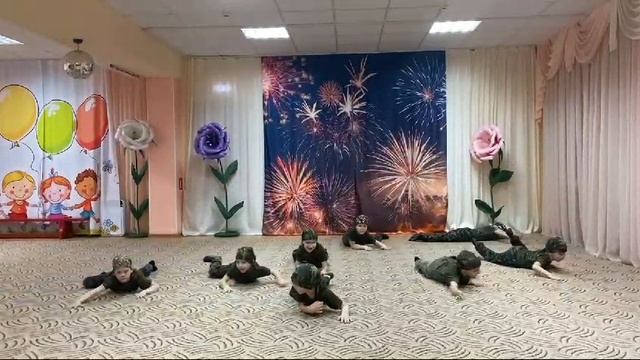 МДОБУ детский сад №125, воспитанники подготовительной группы №9, Танец "В стиле милитари"