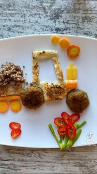 Трактор Котлет гречки и хлеба