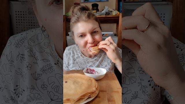 Блинный мукбанг. Блинчики с разными топингами