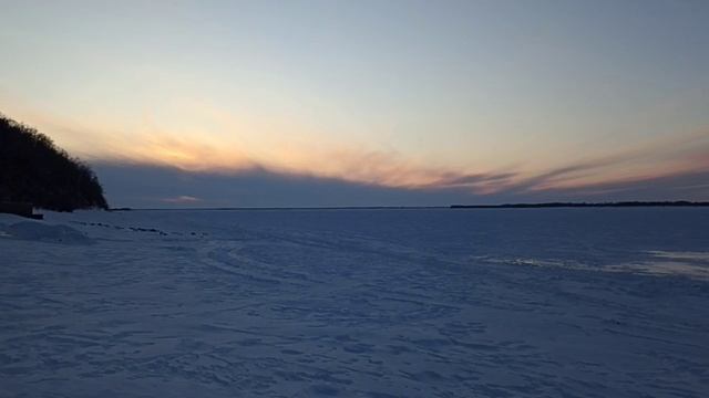 АМУР. В ЗАКАТНОМ БЛЕСКЕ ПЛАМЕНЕЕТ СНОВА ЗИМА