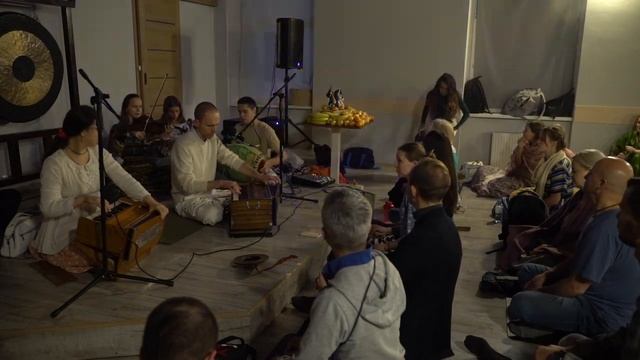 Sundara Govinda - kirtan | 2022.09.22.2 | VRINDAVAN MELLOWS