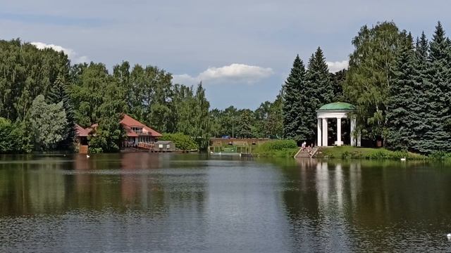 Приморский парк-озеро с беседкой!