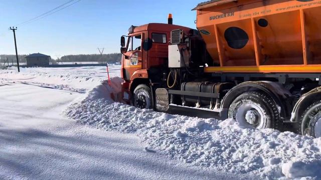 Расчистка дороги от  снега в деревне