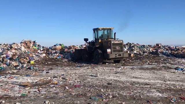 Самарцы работают на полигоне ТБО в Снежном