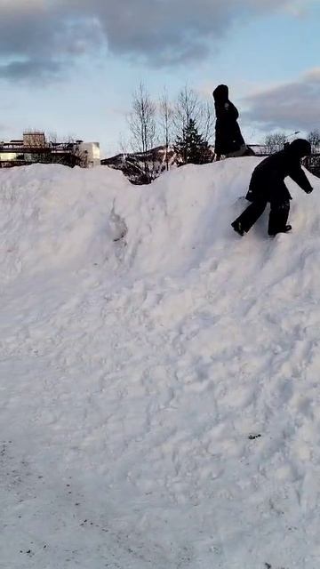 катаюсь с снежной горы❄