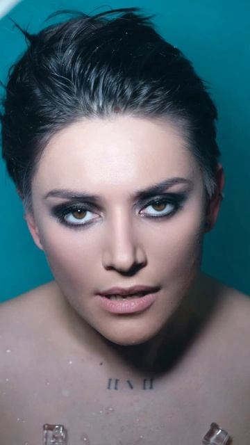 Emma M/ "Бар с названием боль, а на входе пароль" Холодная как снег/ Премьера