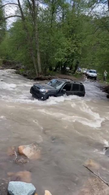 Камень в броде #горы4х4 #offroad #джиперы #хурла #тревел #travel #niva #брод #накамне