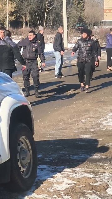 В Подмосковье мигранты напали на полицейских, пытаясь отбить своего собрата.