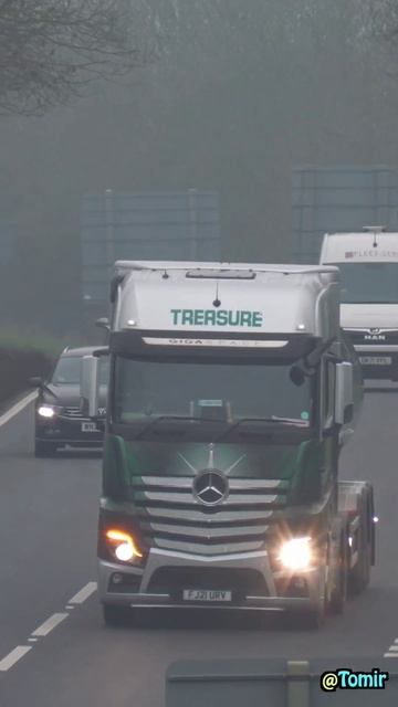 Mercedes-Benz ACTROS Giga Space - Treasure - A1(M) motorway #truckspotting #tomir