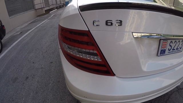 Une C63 AMG plutôt ENERVÉE !!