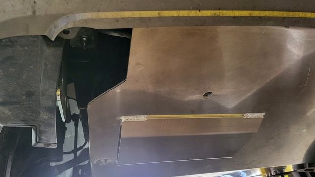 VW T6.1 rám s plechem, boční oválné nášlapy, zadní rohy, hagusy, deflektor kapoty, kryt motoru