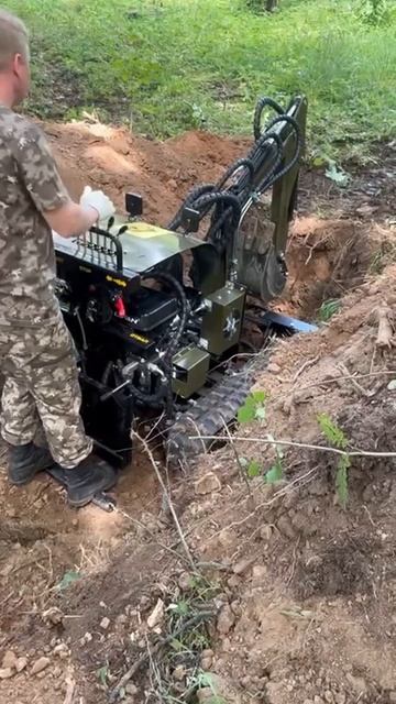 Военная приёмка  мини-зкскаваторов