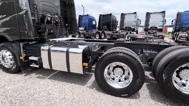 VENDIDO Volvo Fh 500 Cab. Globetrotter Tração 6x2 ano 2023/23 Verde *VENDIDO*